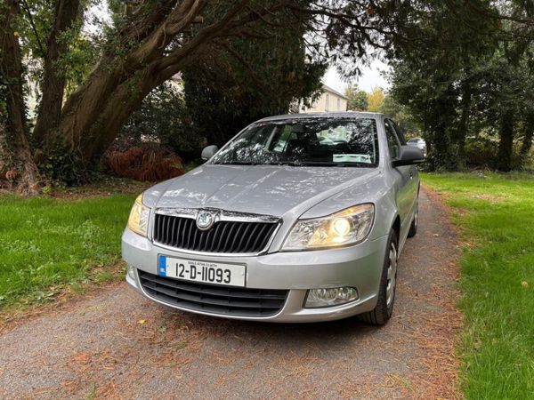 Skoda Octavia Saloon, Petrol, 2012, Silver