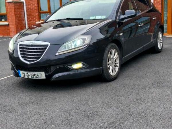 Chrysler Delta MPV, Diesel, 2012, Black