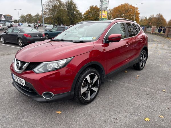 Nissan Qashqai SUV, Petrol, 2017, Red