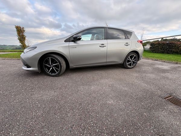 Toyota Auris MPV, Petrol Hybrid, 2018, Grey