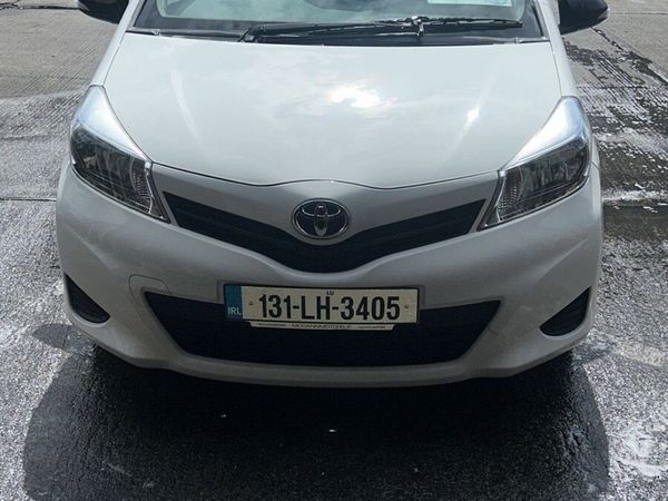 Toyota Yaris Hatchback, Petrol, 2013, White