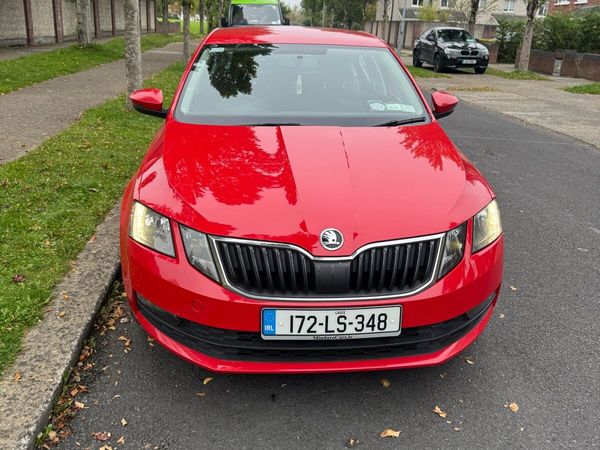 Skoda Octavia Saloon, Diesel, 2017, Red