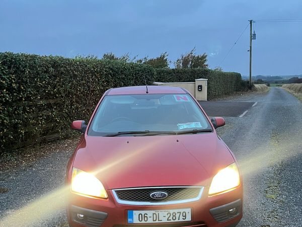 Ford Focus Hatchback, Petrol, 2006, Red