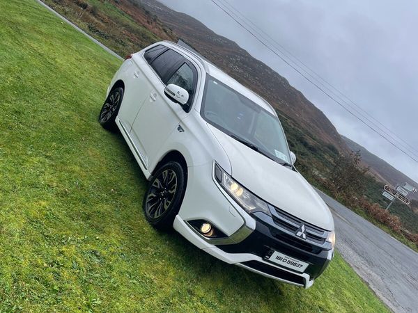 Mitsubishi Outlander SUV, Petrol Plug-in Hybrid, 2016, White