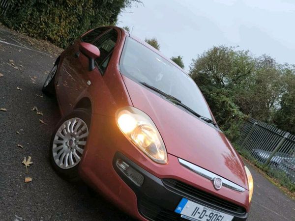 Fiat Punto Hatchback, Diesel, 2011, Red
