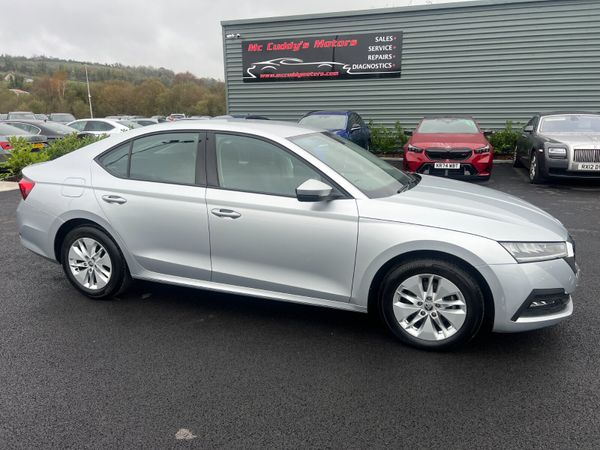 Skoda Octavia Hatchback, Diesel, 2022, Silver