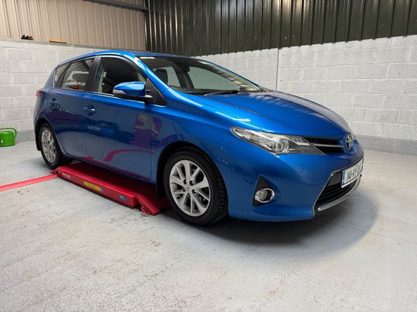 Toyota Auris Hatchback, Diesel, 2014, Blue
