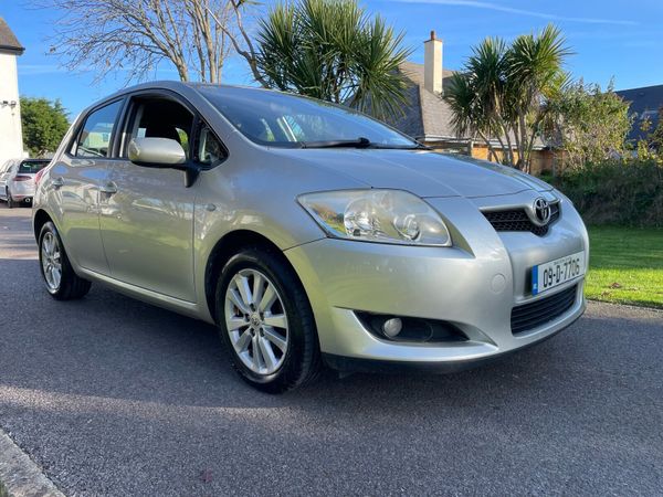 Toyota Auris Hatchback, Petrol, 2009, Silver