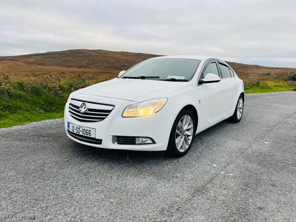 Vauxhall Insignia Hatchback, Diesel, 2012, White