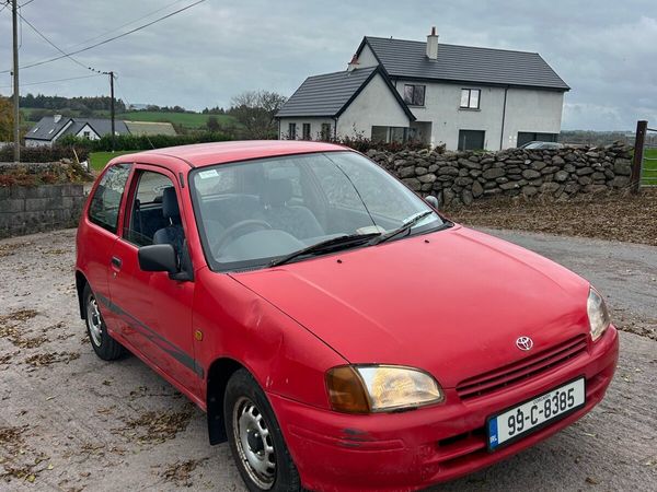 Toyota Starlet Hatchback, Petrol, 1999, Red