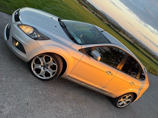 Ford Focus Hatchback, Diesel, 2010, Silver