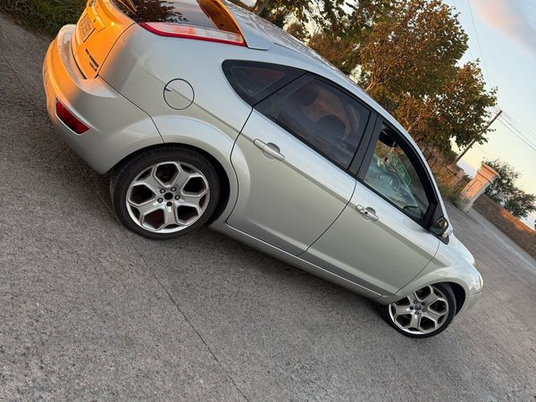 Ford Focus Hatchback, Diesel, 2010, Silver