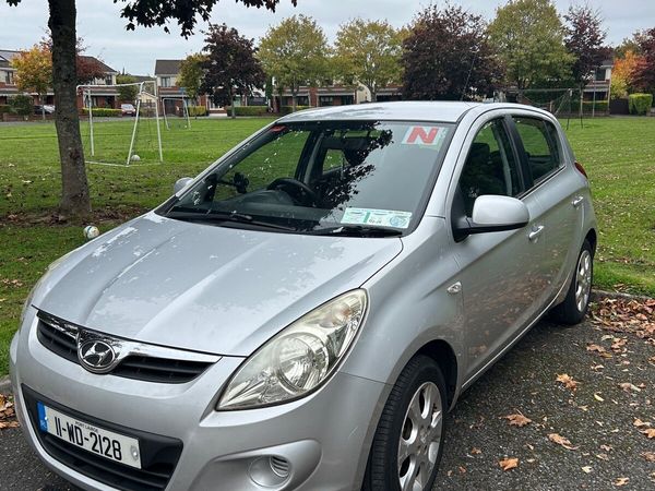 Hyundai i20 Hatchback, Petrol, 2011, Silver