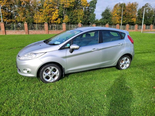 Ford Fiesta Hatchback, Petrol, 2011, Silver