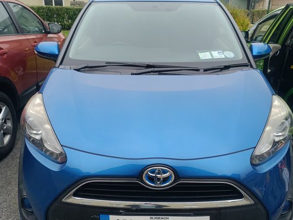 Toyota Sienta MPV, Petrol Hybrid, 2016, Blue