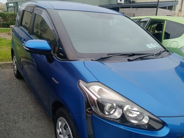 Toyota Sienta MPV, Petrol Hybrid, 2016, Blue