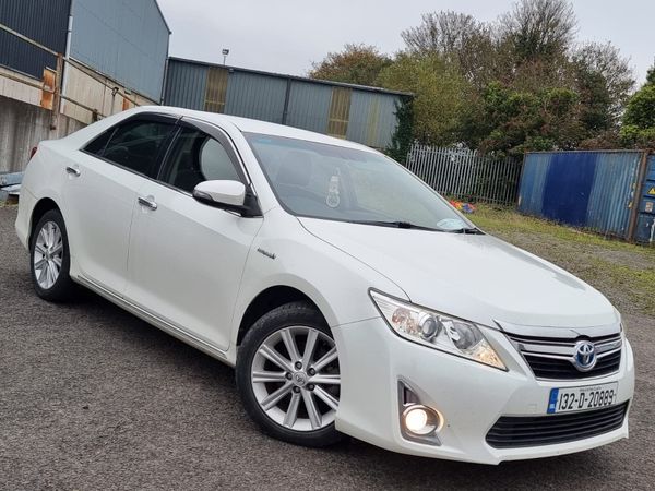 Toyota Camry Saloon, Petrol Hybrid, 2013, White