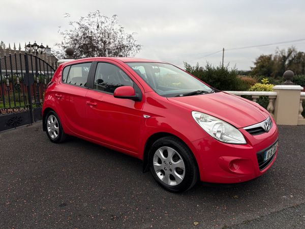 Hyundai i20 Hatchback, Petrol, 2010, Red