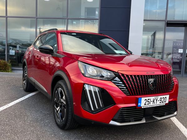 Peugeot 2008 MPV, Petrol, 2025, Red
