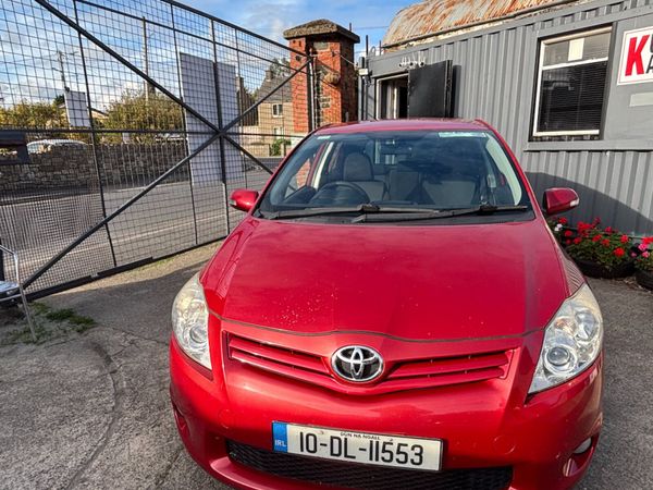 Toyota Auris Hatchback, Diesel, 2010, Red