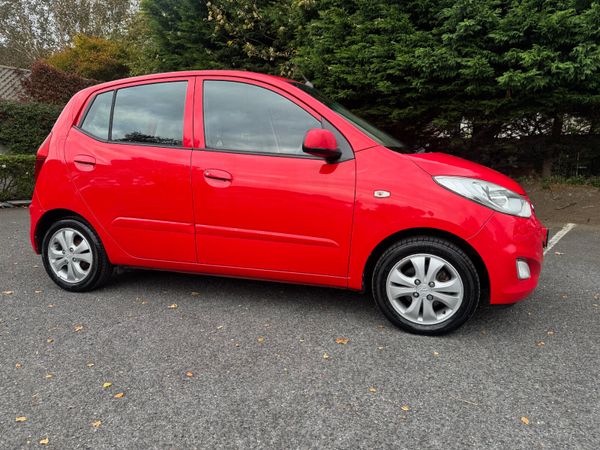 Hyundai i10 Hatchback, Petrol, 2013, Red