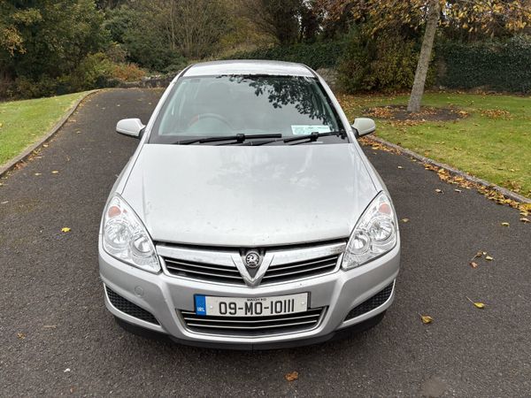 Vauxhall Astra Hatchback, Diesel, 2009, Silver