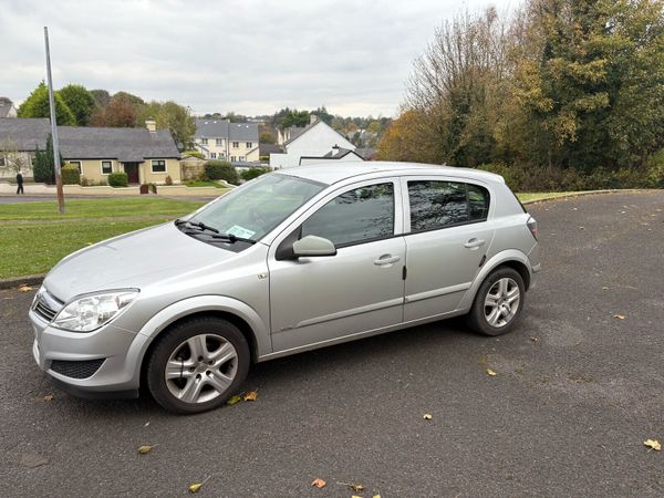 Vauxhall Astra Hatchback, Diesel, 2009, Silver