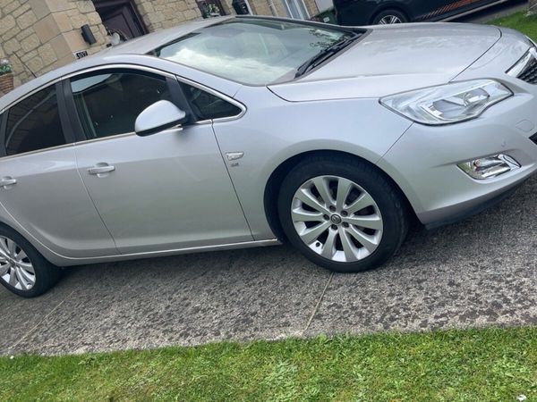 Vauxhall Astra Hatchback, Diesel, 2011, Silver