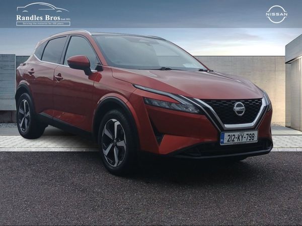 Nissan Qashqai MPV, Petrol, 2021, Red