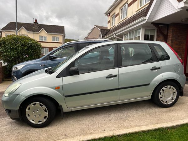 Ford Fiesta Hatchback, Petrol, 2004, Green