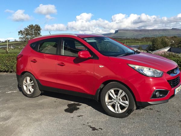 Hyundai ix35 SUV, Diesel, 2012, Red