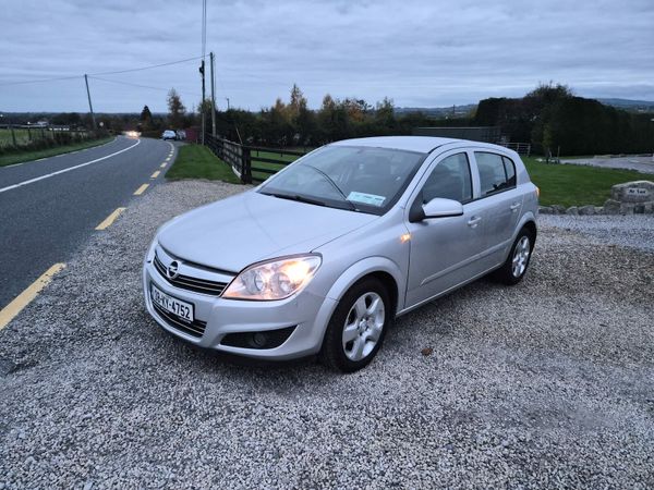 Opel Astra Hatchback, Petrol, 2008, Silver