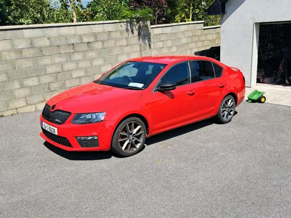 Skoda Octavia Hatchback, Diesel, 2015, Red