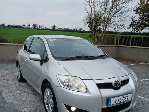 Toyota Auris Hatchback, Diesel, 2011, Silver