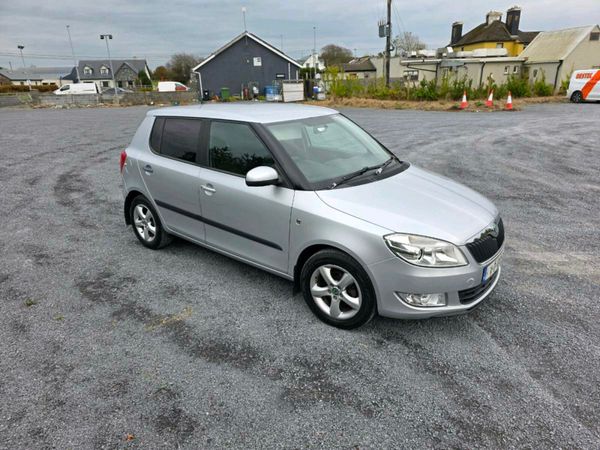 Skoda Fabia Hatchback, Petrol, 2011, Silver