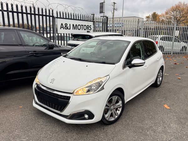 Peugeot 208 Hatchback, Petrol, 2017, White