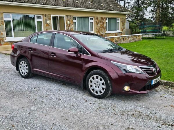 Toyota Avensis Saloon, Diesel, 2014, Red