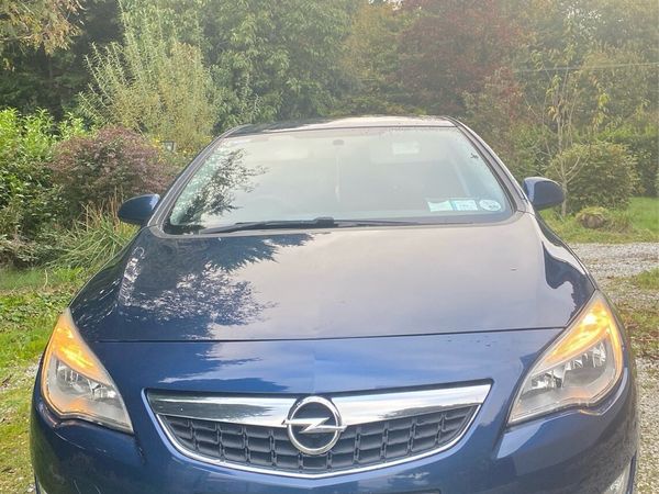 Opel Astra Hatchback, Diesel, 2010, Blue