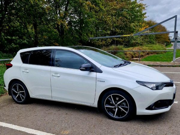 Toyota Auris MPV, Petrol Hybrid, 2017, White