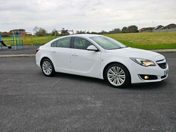 Vauxhall Insignia Hatchback, Diesel, 2016, White
