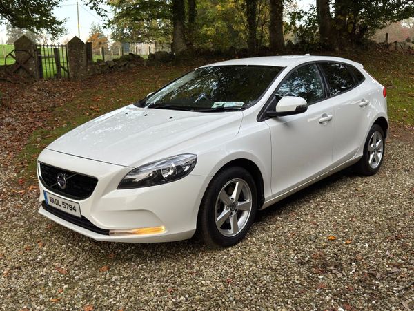 Volvo V40 Hatchback, Diesel, 2016, White