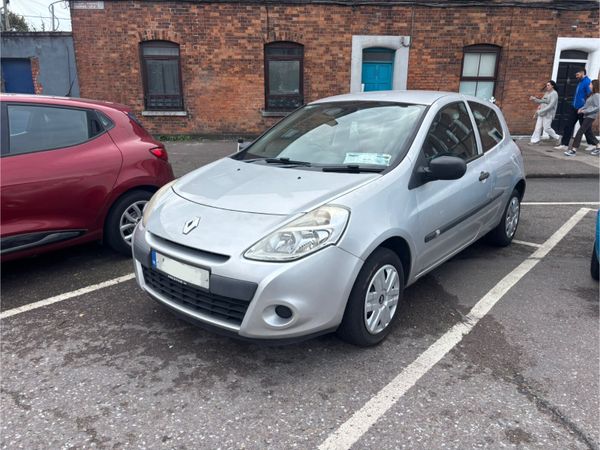 Renault Clio Hatchback, Ethanol Petrol, 2012, Silver