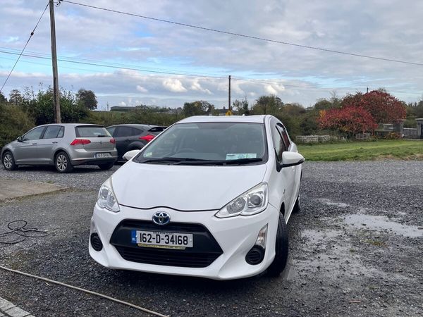 Toyota Aqua Hatchback, Petrol Hybrid, 2016, White