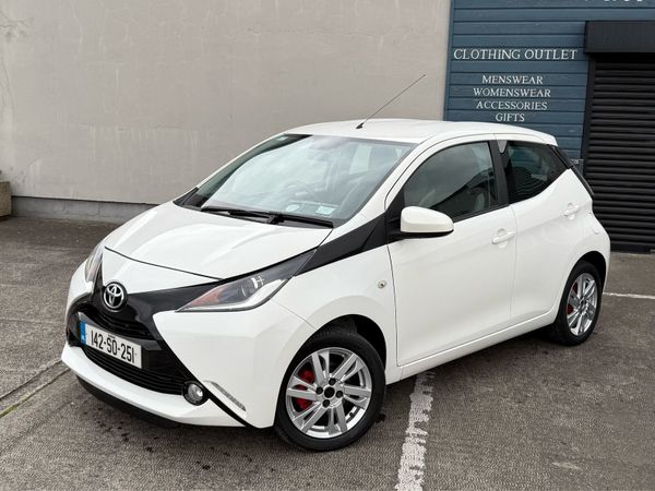 Toyota Aygo Hatchback, Petrol, 2014, White
