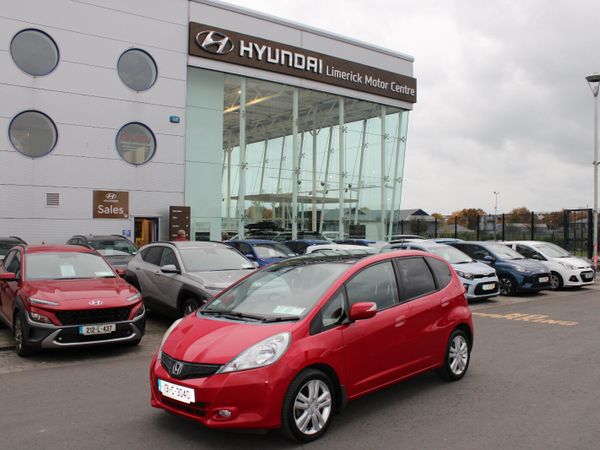 Honda Jazz Hatchback, Petrol, 2013, Red