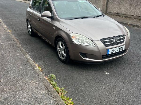 Kia Ceed Hatchback, Diesel, 2009, Bronze