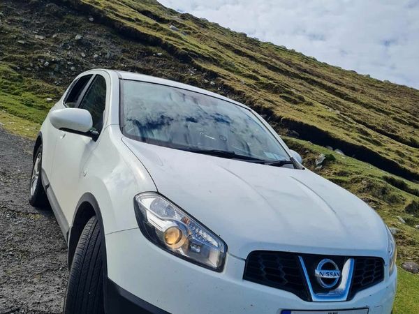 Nissan Qashqai Estate/Jeep, Diesel, 2012, White