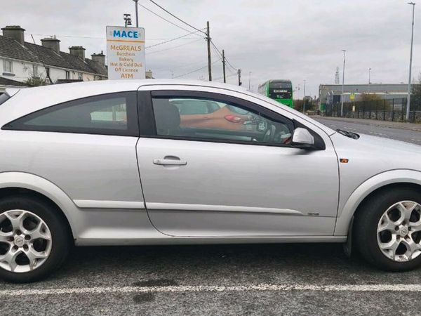 Opel Astra Hatchback, Petrol, 2006, Silver