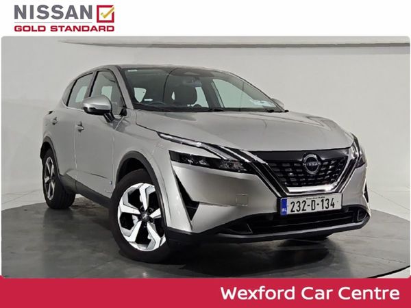 Nissan Qashqai MPV, Petrol, 2023, Red