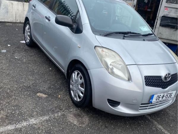 Toyota Yaris Hatchback, Petrol, 2006, Silver